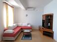 Brist, Living room in the apartment, air condition available and WiFi.