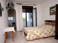 Suha Punta, Dormitorio in the studio-apartment, air condition available, (pet friendly) y WiFi.