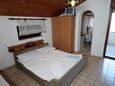 Ložnice Suha Punta, Ložnice v ubytování typu studio-apartment, s klimatizací, domácí mazlíčci povoleni a WiFi.