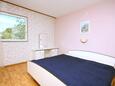 Spavaća soba Supetarska Draga - Gornja, Spavaća soba u smještaju tipa apartment, kućni ljubimci dozvoljeni i WiFi.