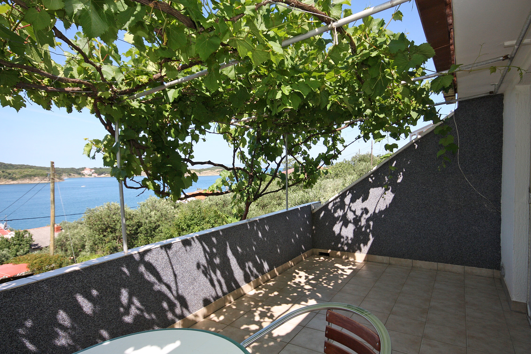 One bedroom apartment with terrace and sea view Supetarska Draga - Gornja, Rab  A-a