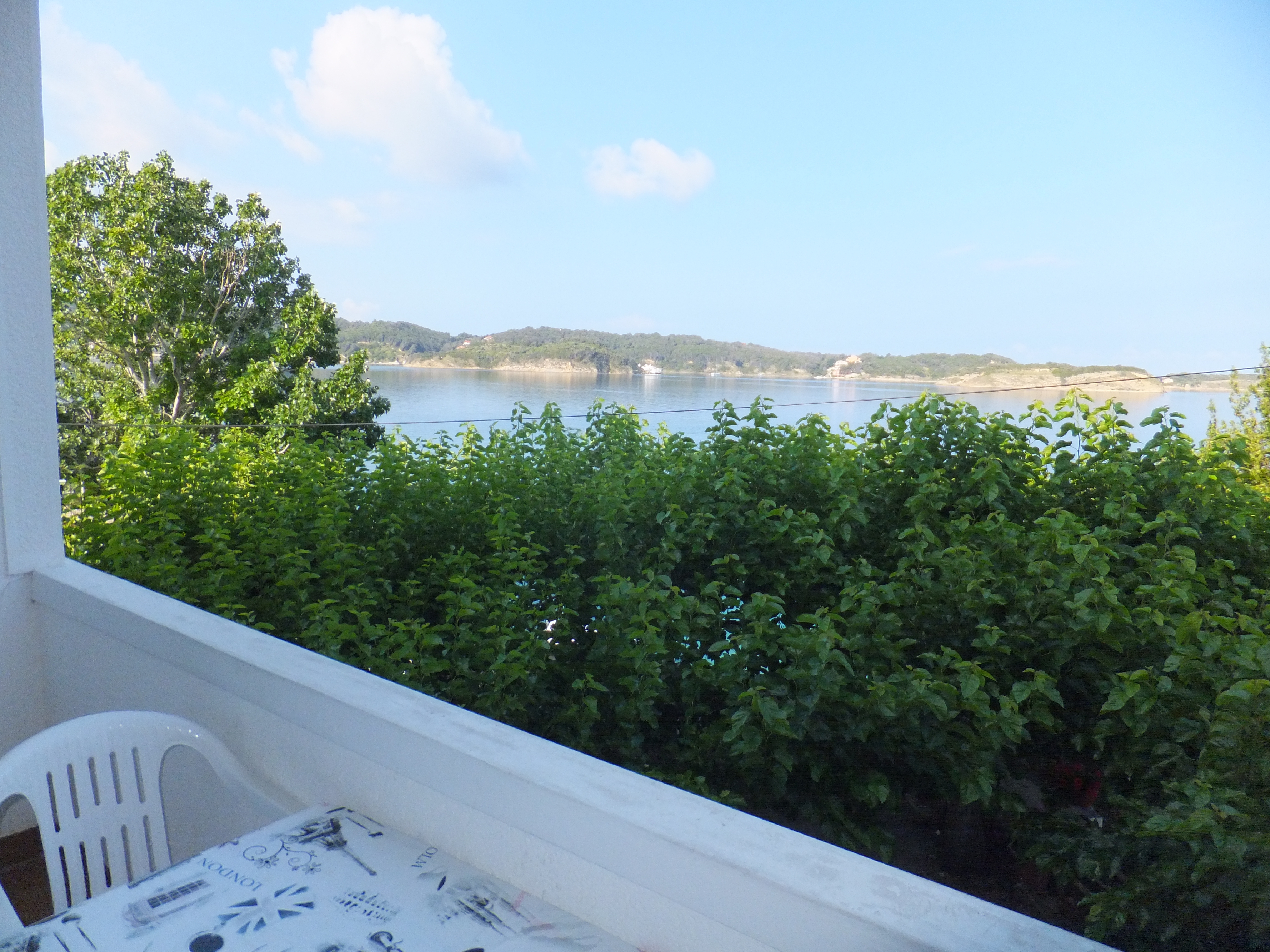 One bedroom apartment near beach Supetarska Draga - Gornja, Rab  A-b