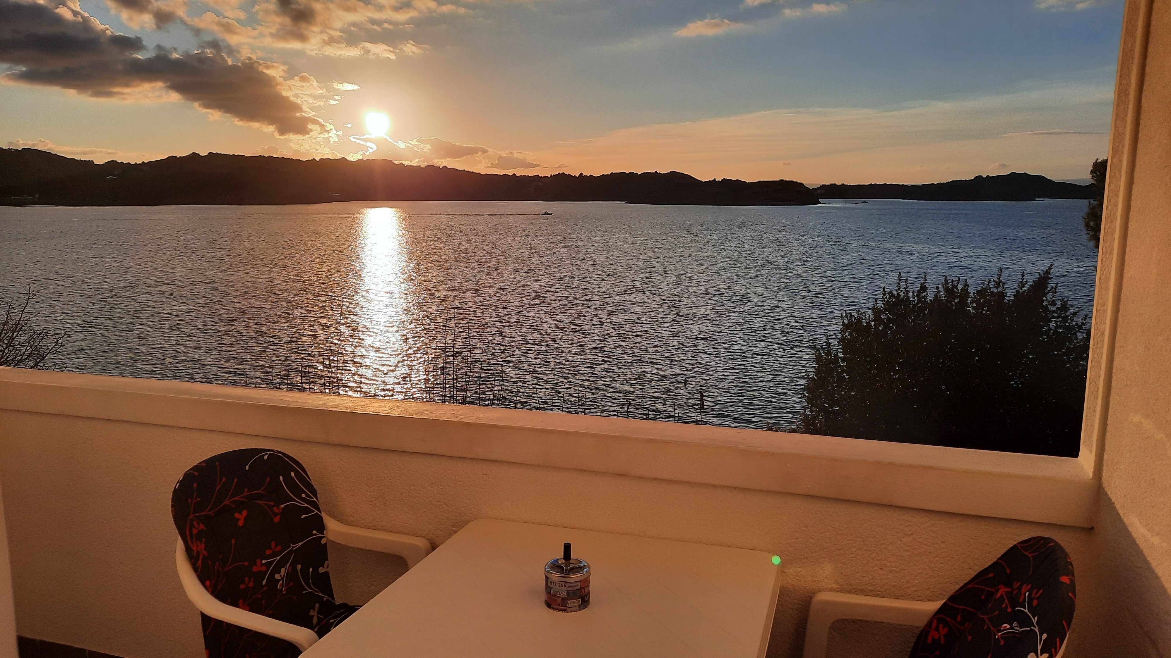 One bedroom apartment near beach Supetarska Draga - Gornja, Rab (A-5054-d)