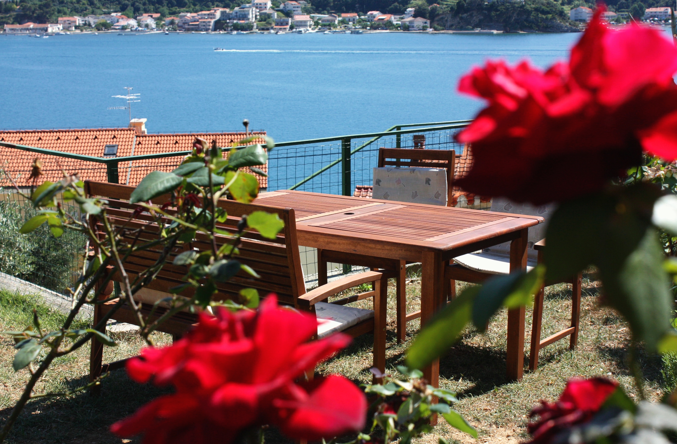 One bedroom apartment with terrace and sea view Supetarska Draga - Gornja, Rab (A-5055-a)