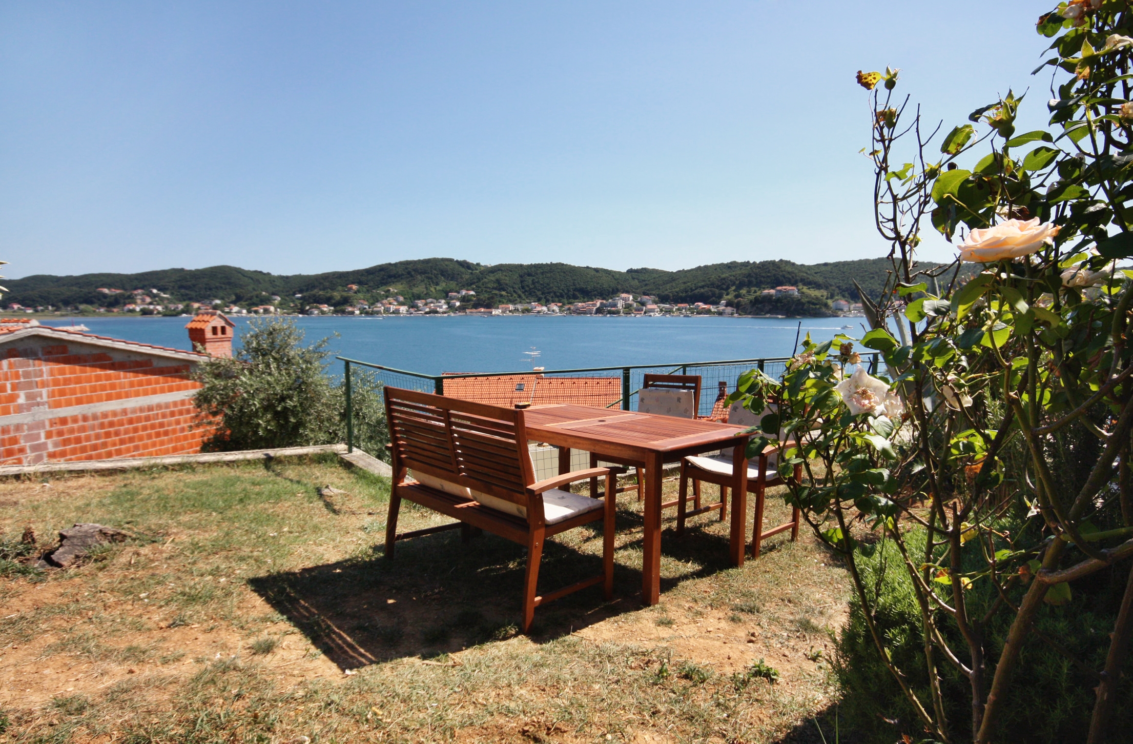 One bedroom apartment with terrace and sea view Supetarska Draga - Gornja, Rab  A-a