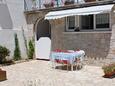 Terrace Jezera, Terrace in the apartment, with a sea view, (pet friendly) and WiFi.