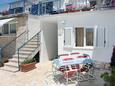 Terrace Jezera, Terrace in the apartment, with a sea view, (pet friendly) and WiFi.
