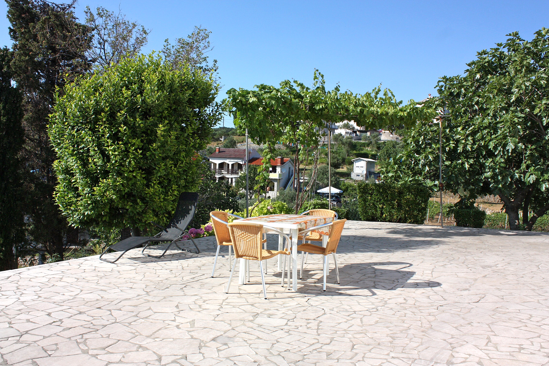 Two bedroom apartment with terrace and sea view Kampor, Rab (A-5058-a)