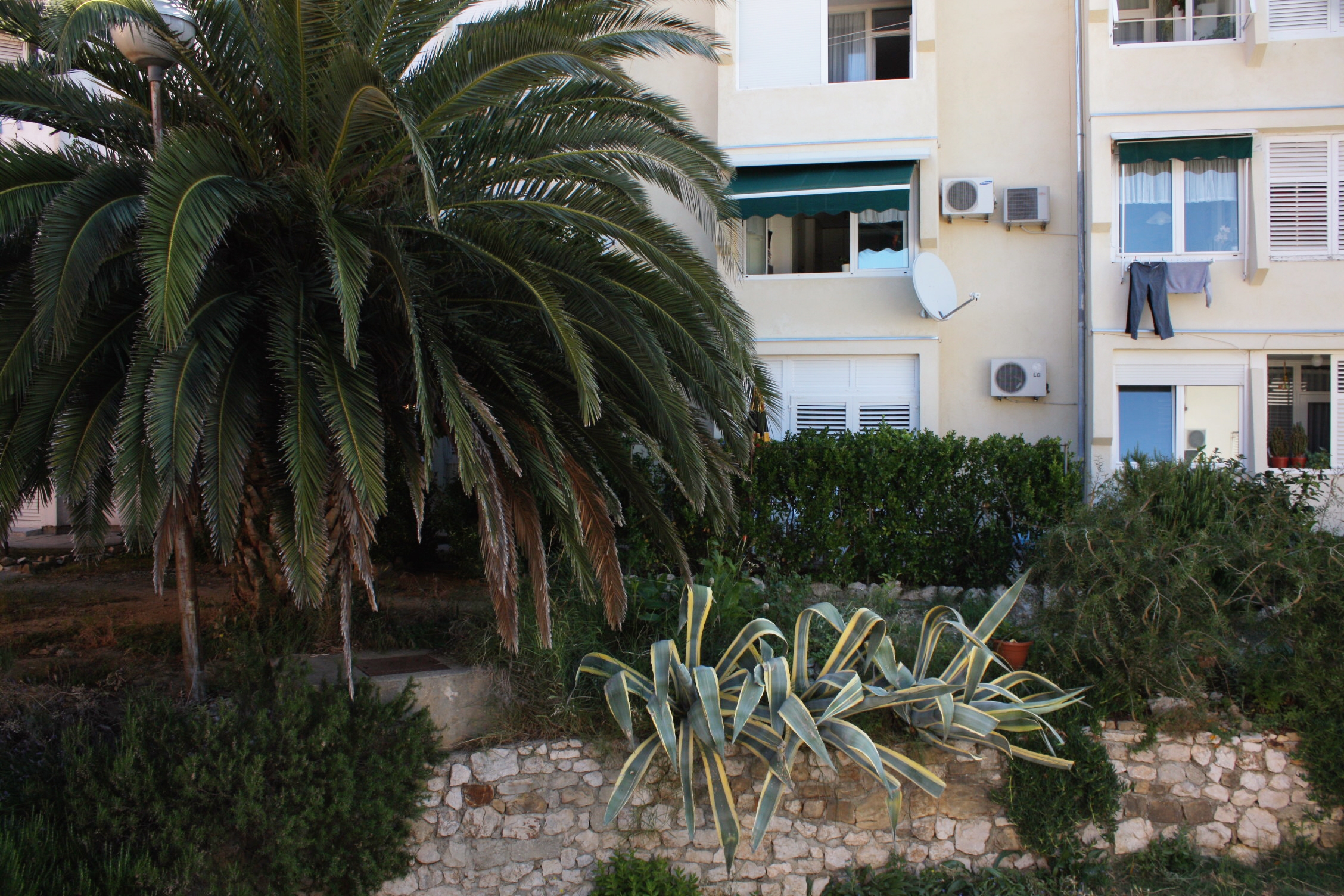Two bedroom apartment with terrace Palit, Rab  A-a