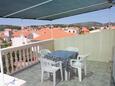 Jezera, Terras in the apartment, with a sea view, (pet friendly) en WiFi.