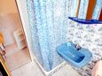 Kampor, Bathroom in the studio-apartment, WiFi.