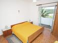 Kampor, Bedroom in the studio-apartment, air condition available and WiFi.