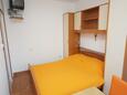 Kampor, Спальня в размещении типа studio-apartment, WiFi.