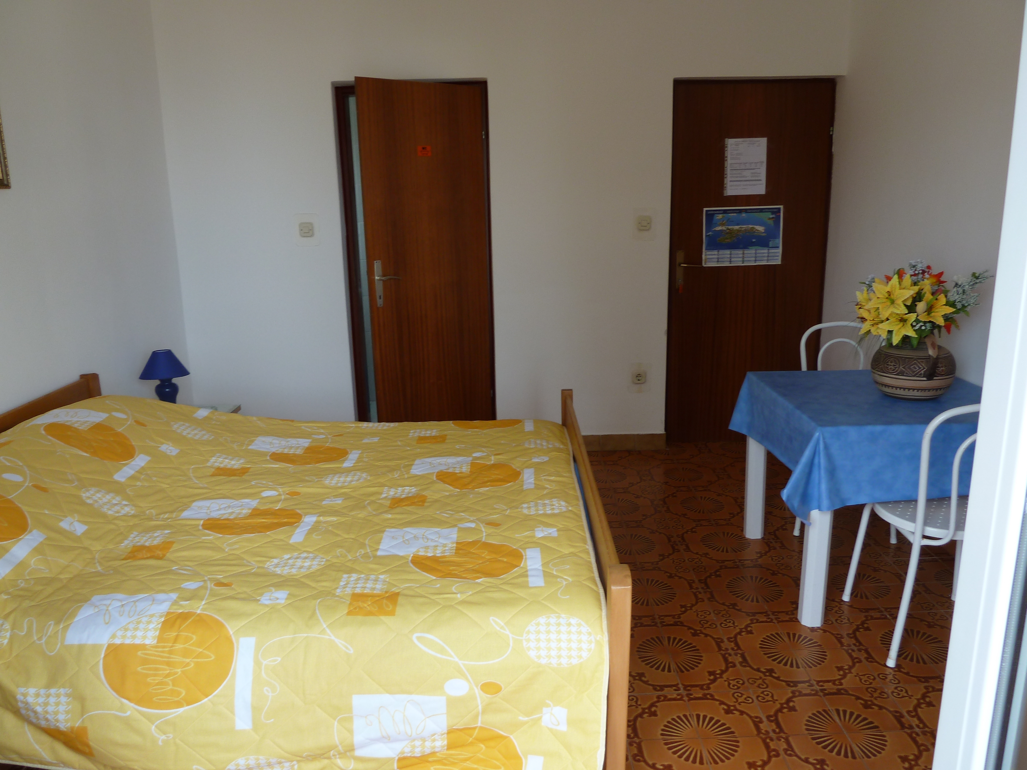 Room with balcony and sea view Kampor, Rab (S-5064-c)
