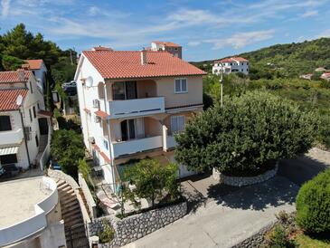 Palit, Rab, Hébergement 5067 - Appartements et chambres avec une plage de galets.