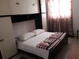 Barbat, Bedroom 2 in the apartment, (pet friendly) and WiFi.