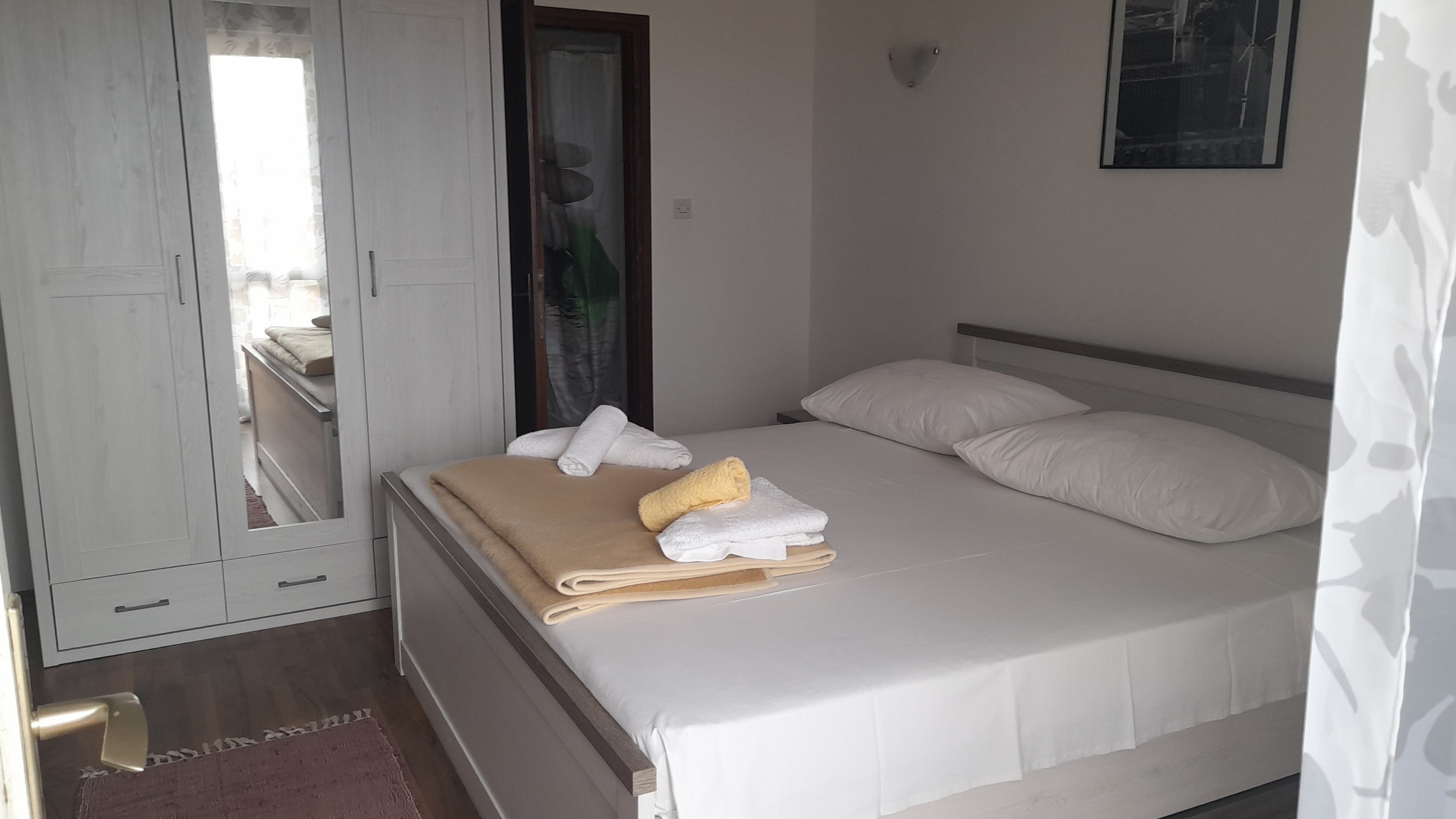 Room with terrace and sea view Barbat, Rab (S-5070-b)