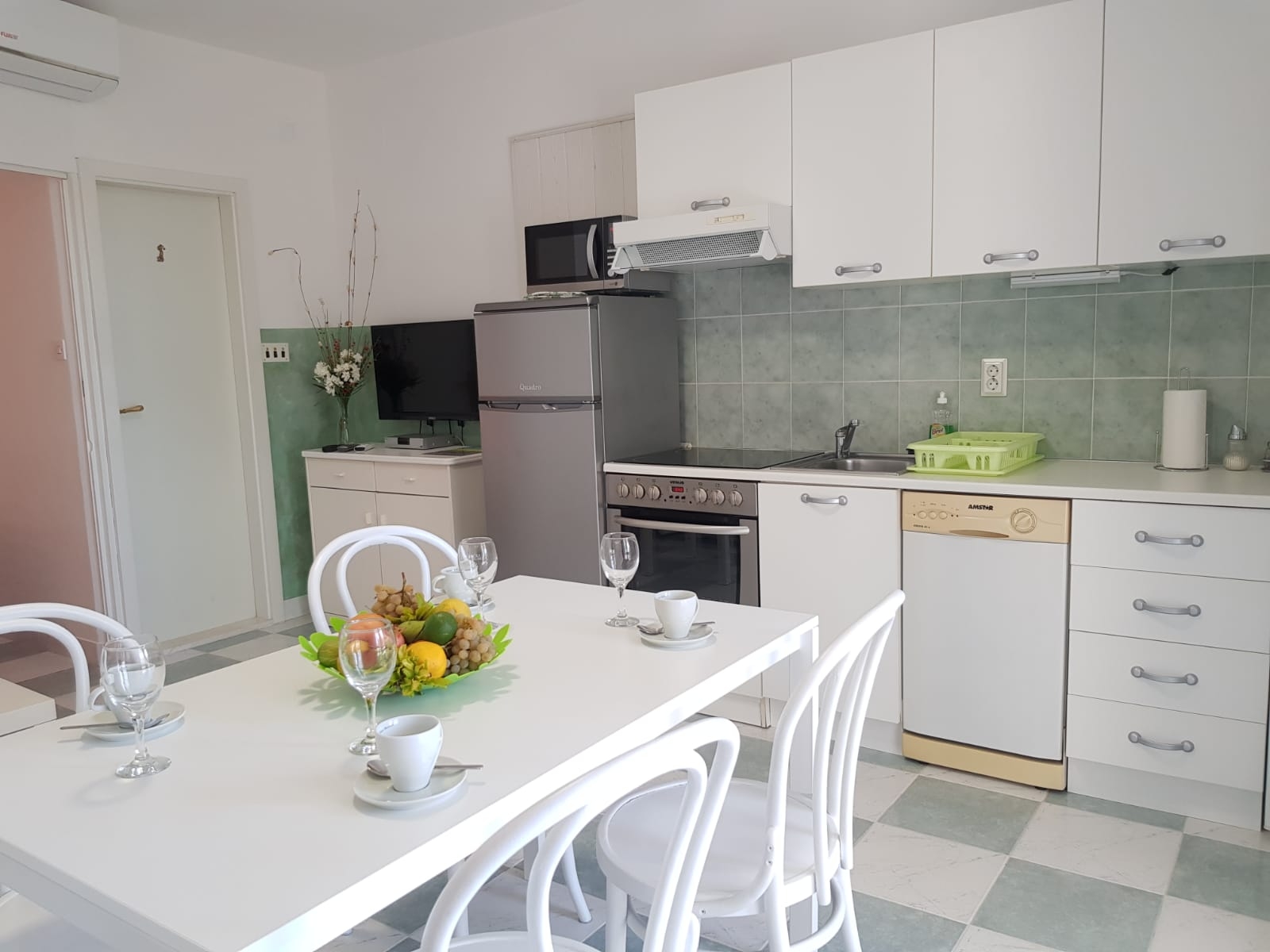 One bedroom apartment with terrace Banjol, Rab  A-b