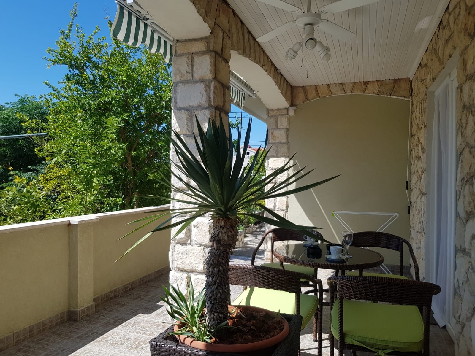One bedroom apartment with terrace Banjol, Rab  A-b