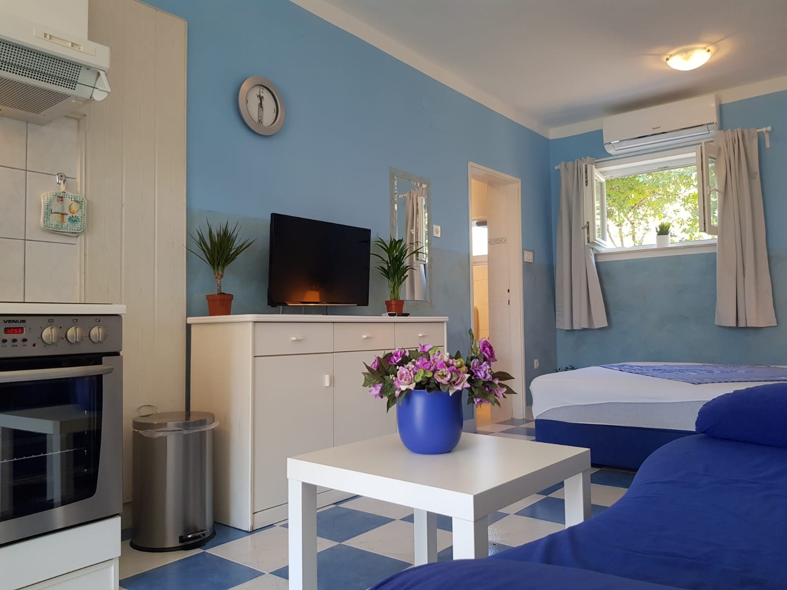 Studio flat with terrace Banjol, Rab  AS-a
