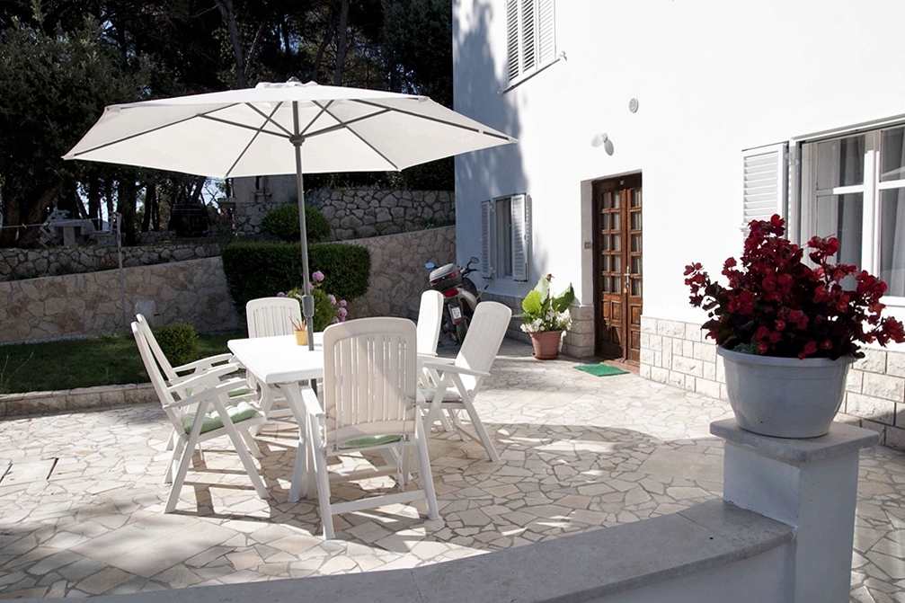 One bedroom apartment with terrace Mundanije, Rab  A-a