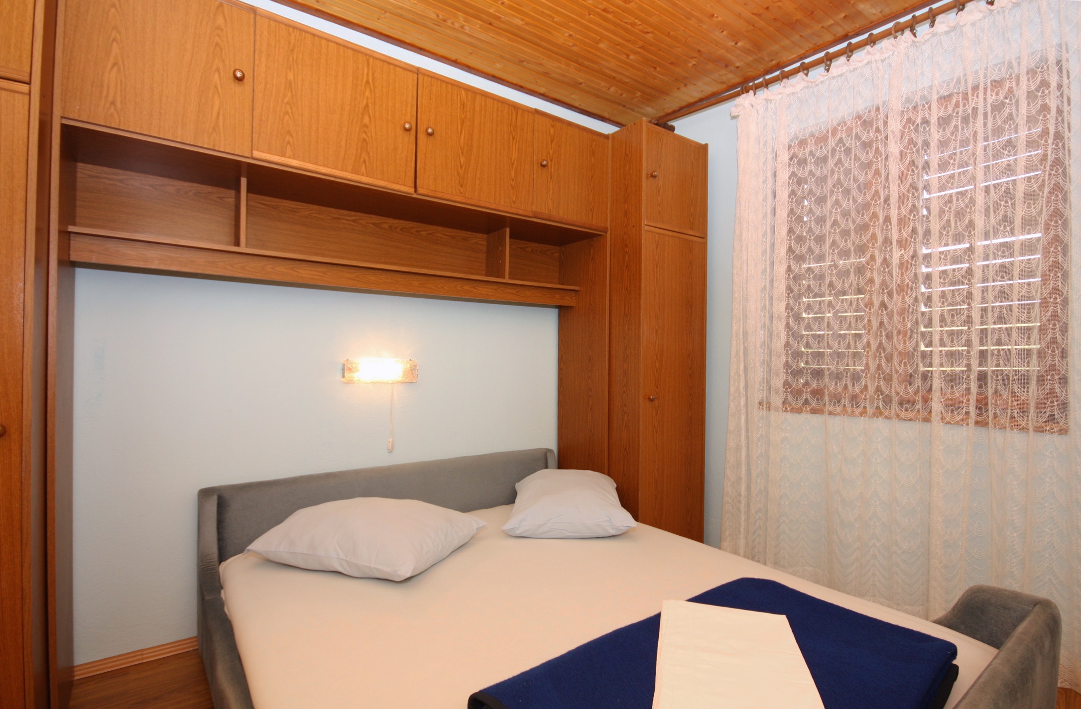 Two bedroom apartment with terrace Mundanije, Rab  A-c