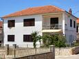 Jezera, Murter, Propiedad 5074 - Apartamentos near sea with pebble beach.