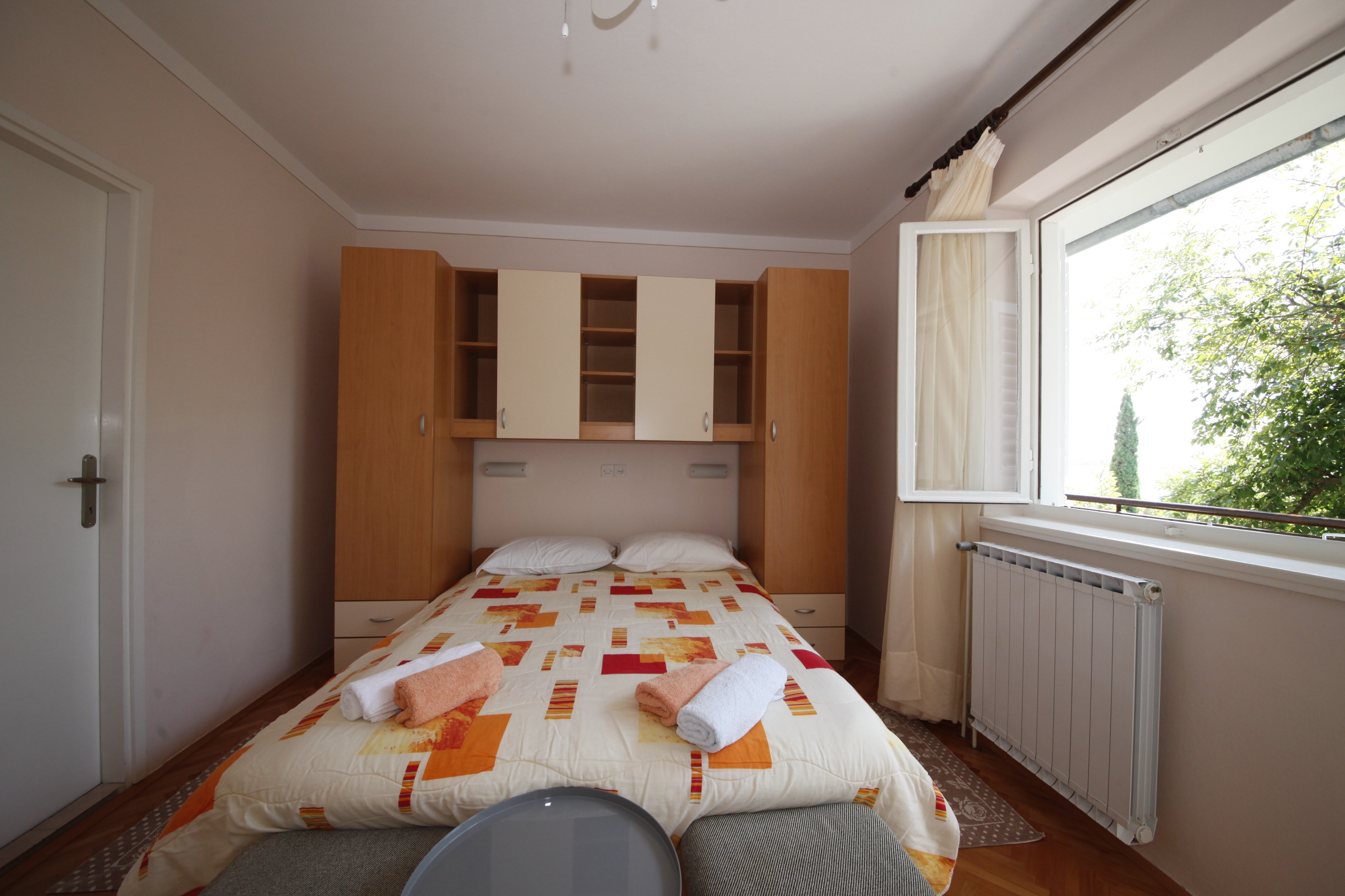 Room with balcony and sea view Banjol, Rab  S-b