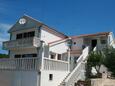 Jezera, Murter, Propiedad 5079 - Apartamentos with pebble beach.