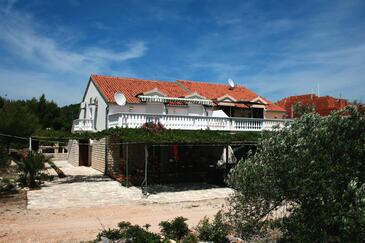 Jezera, Murter, Hébergement 5082 - Appartements et chambres avec une plage de galets.