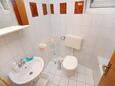Tisno, Ванная комната в размещении типа apartment.