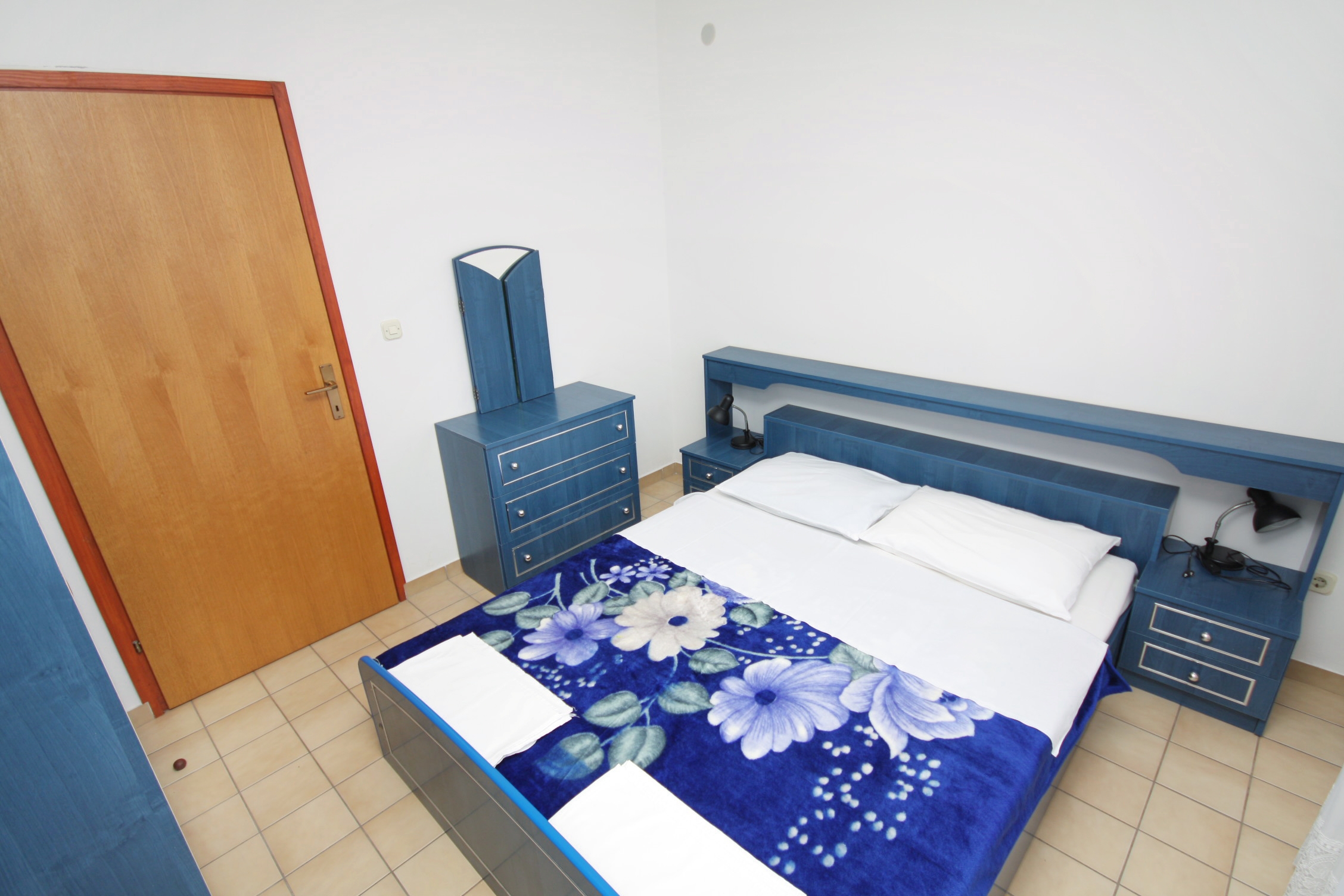 One bedroom apartment with terrace and sea view Tisno, Murter  A-a