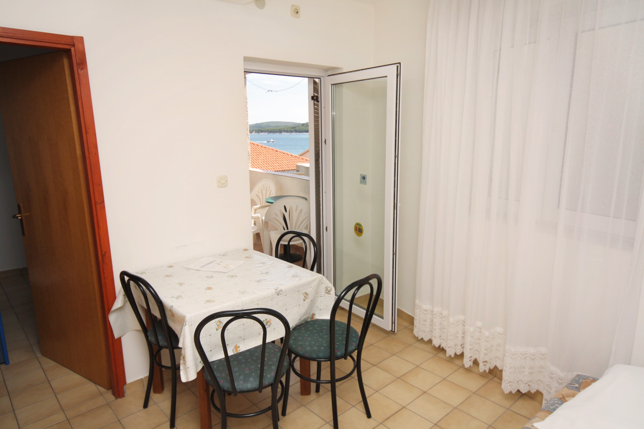 One bedroom apartment with terrace and sea view Tisno, Murter  A-a