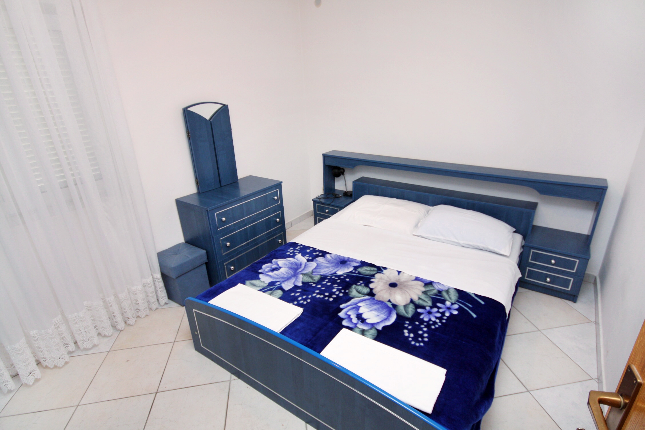 Two bedroom apartment with terrace and sea view Tisno, Murter  A-b
