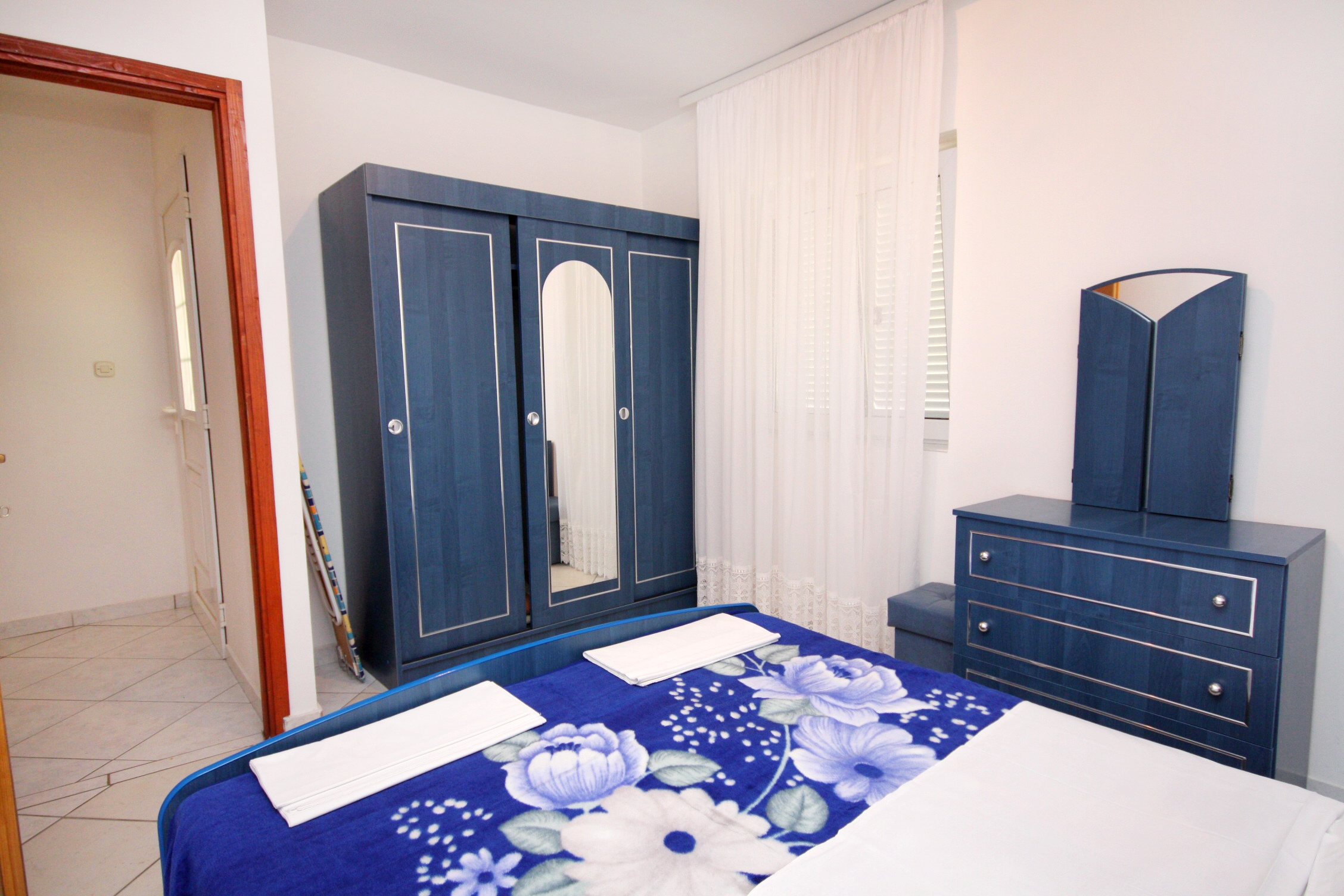 Two bedroom apartment with terrace and sea view Tisno, Murter  A-b