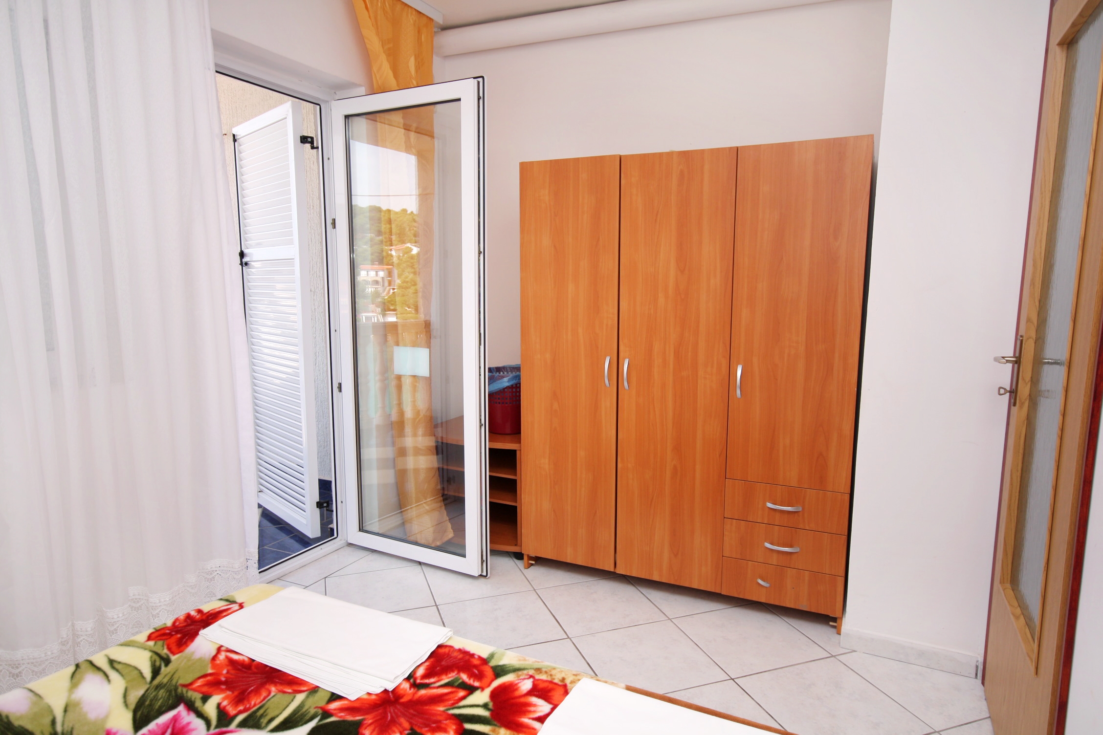 Two bedroom apartment with terrace and sea view Tisno, Murter  A-b