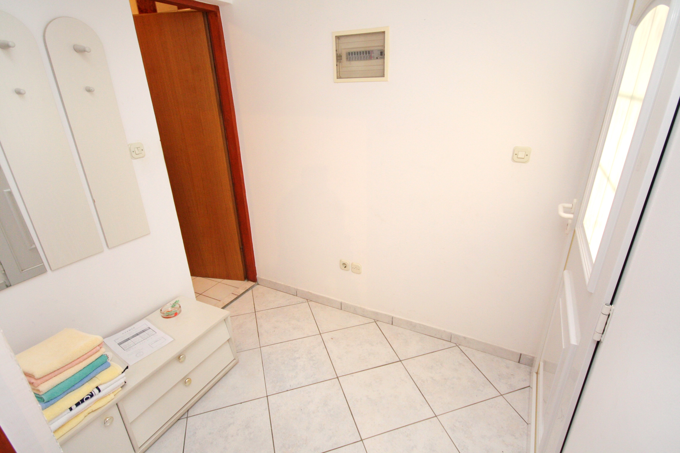 Two bedroom apartment with terrace and sea view Tisno, Murter  A-b