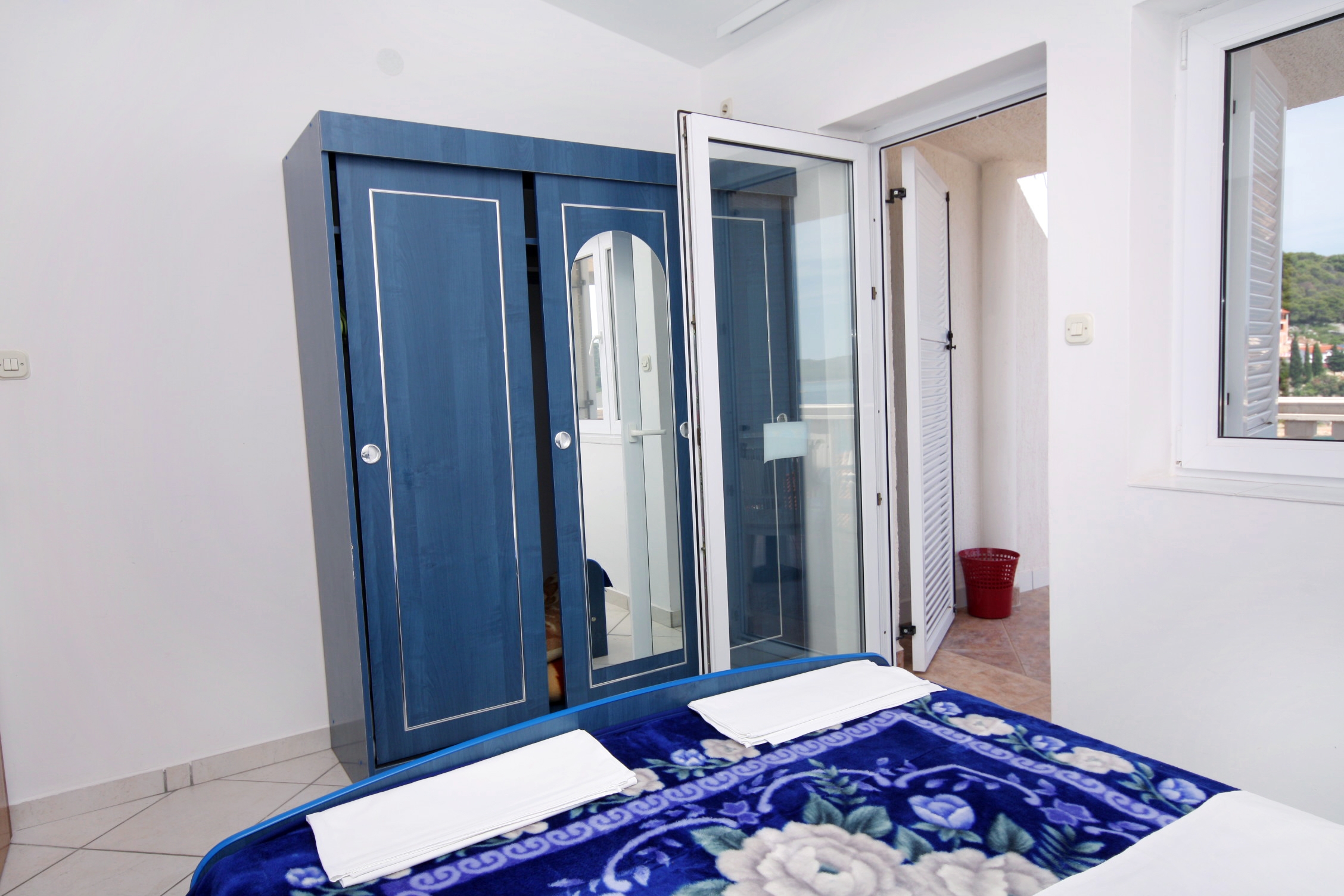 One bedroom apartment with terrace and sea view Tisno, Murter  A-c