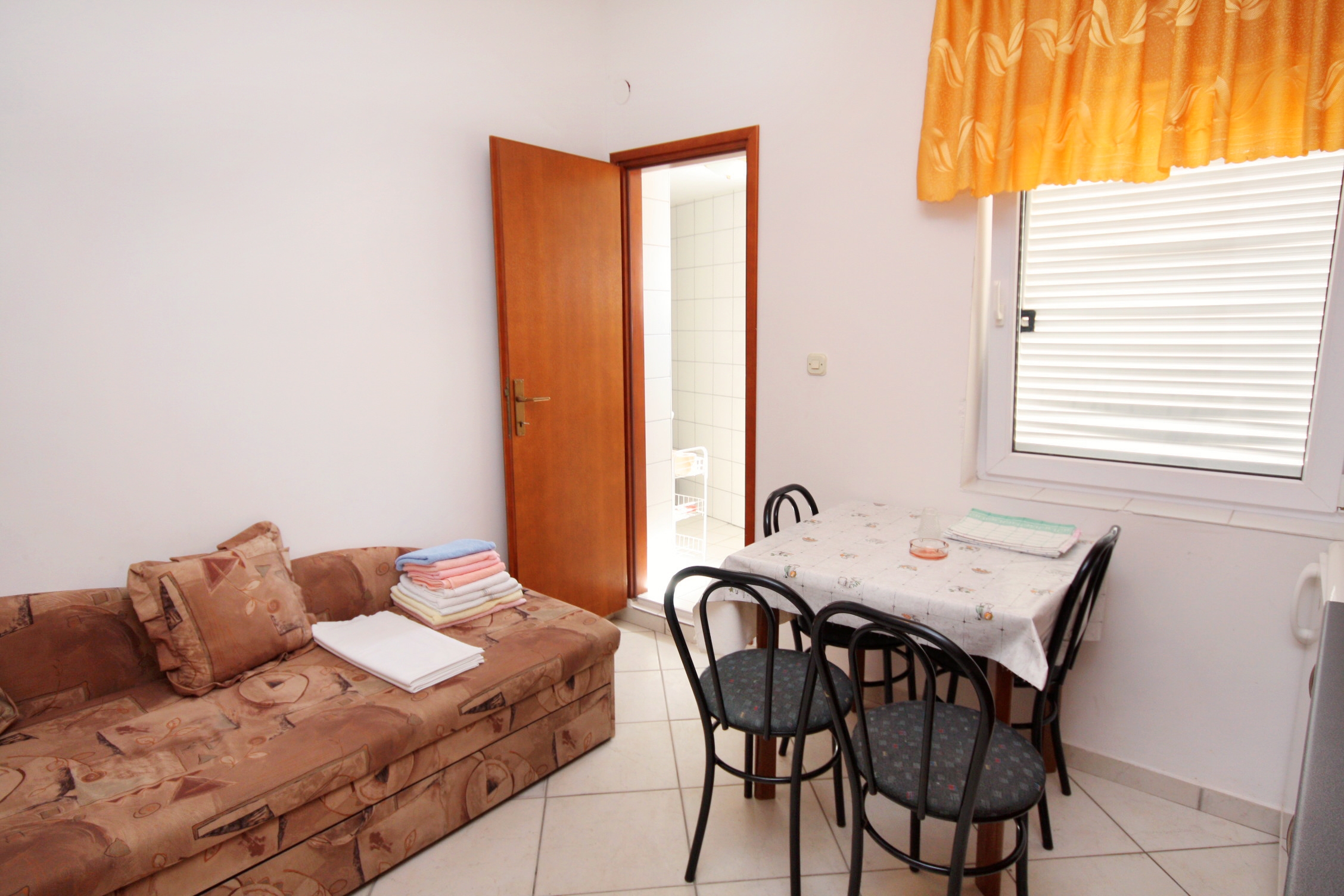 One bedroom apartment with terrace and sea view Tisno, Murter  A-c