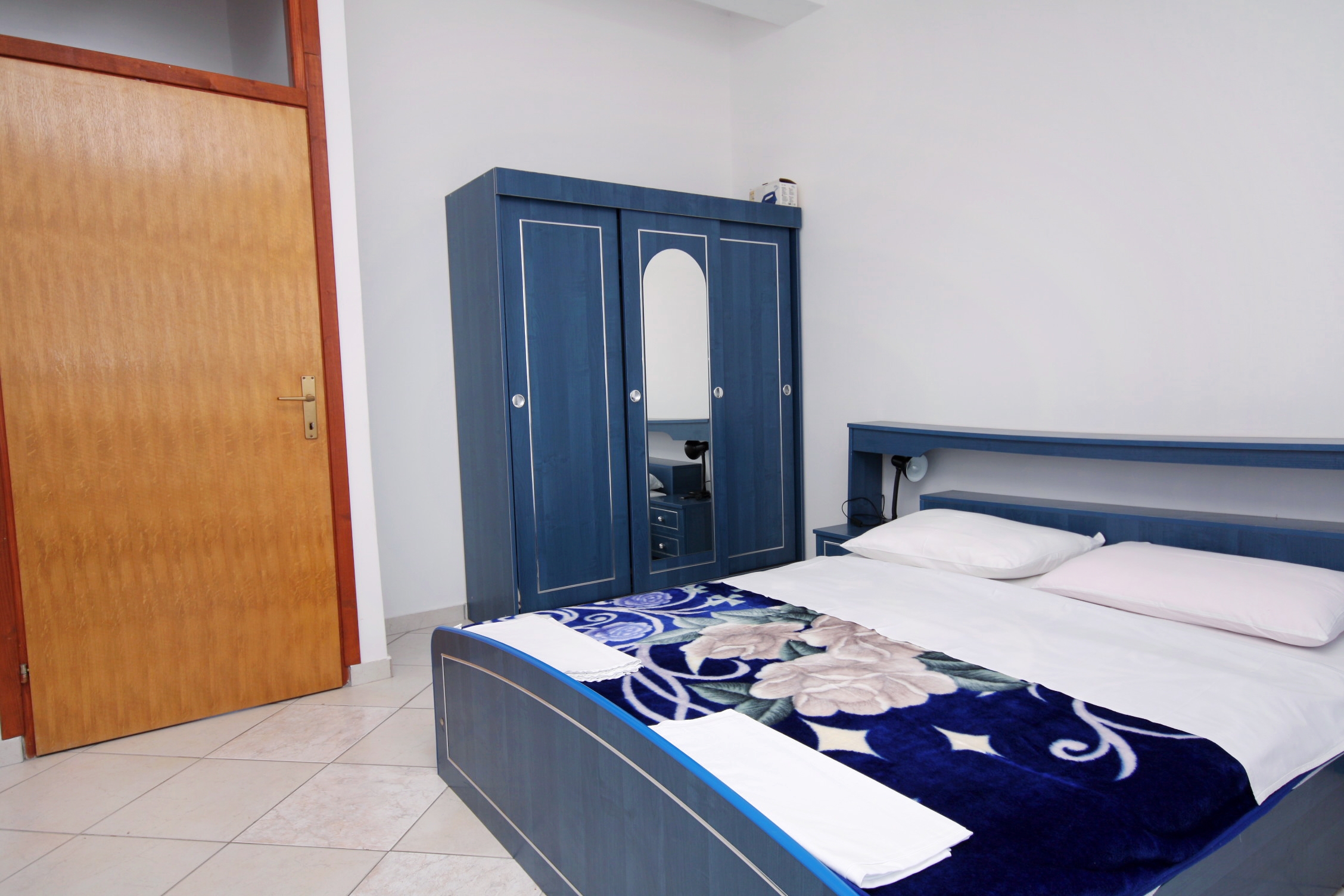 Two bedroom apartment with terrace and sea view Tisno, Murter  A-d