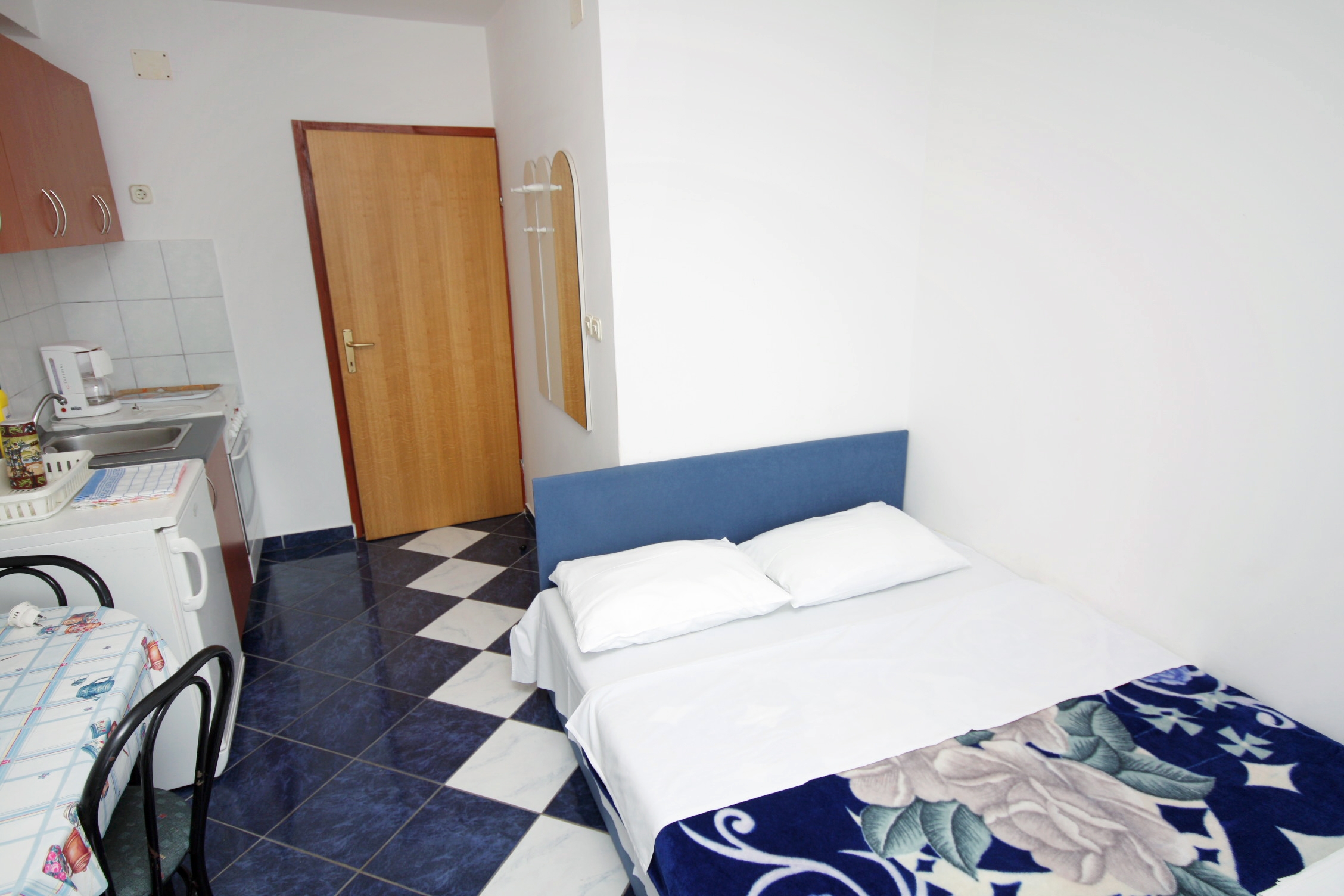 Studio flat with balcony and sea view Tisno, Murter  AS-a