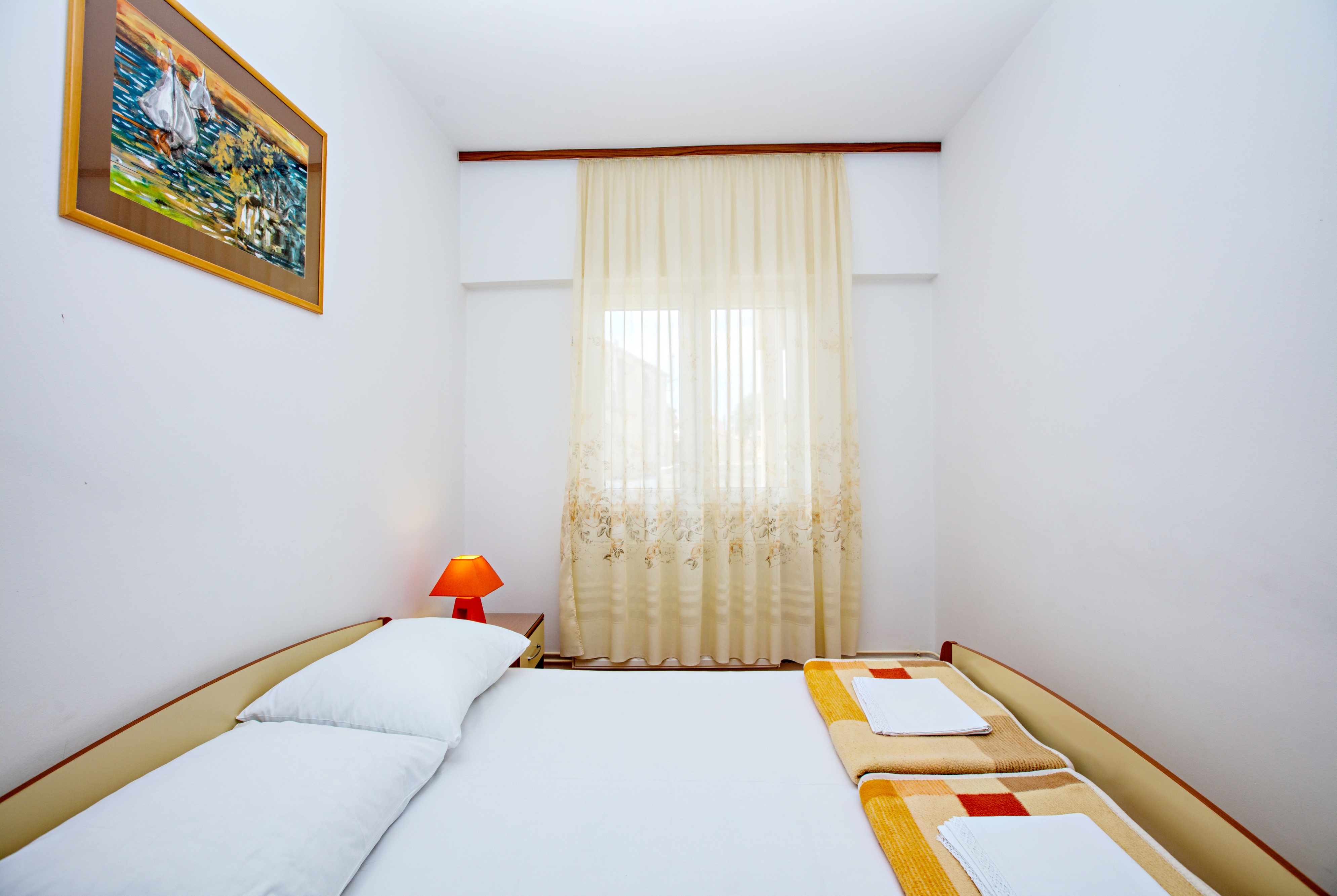 Two bedroom apartment with terrace Murter  A-d