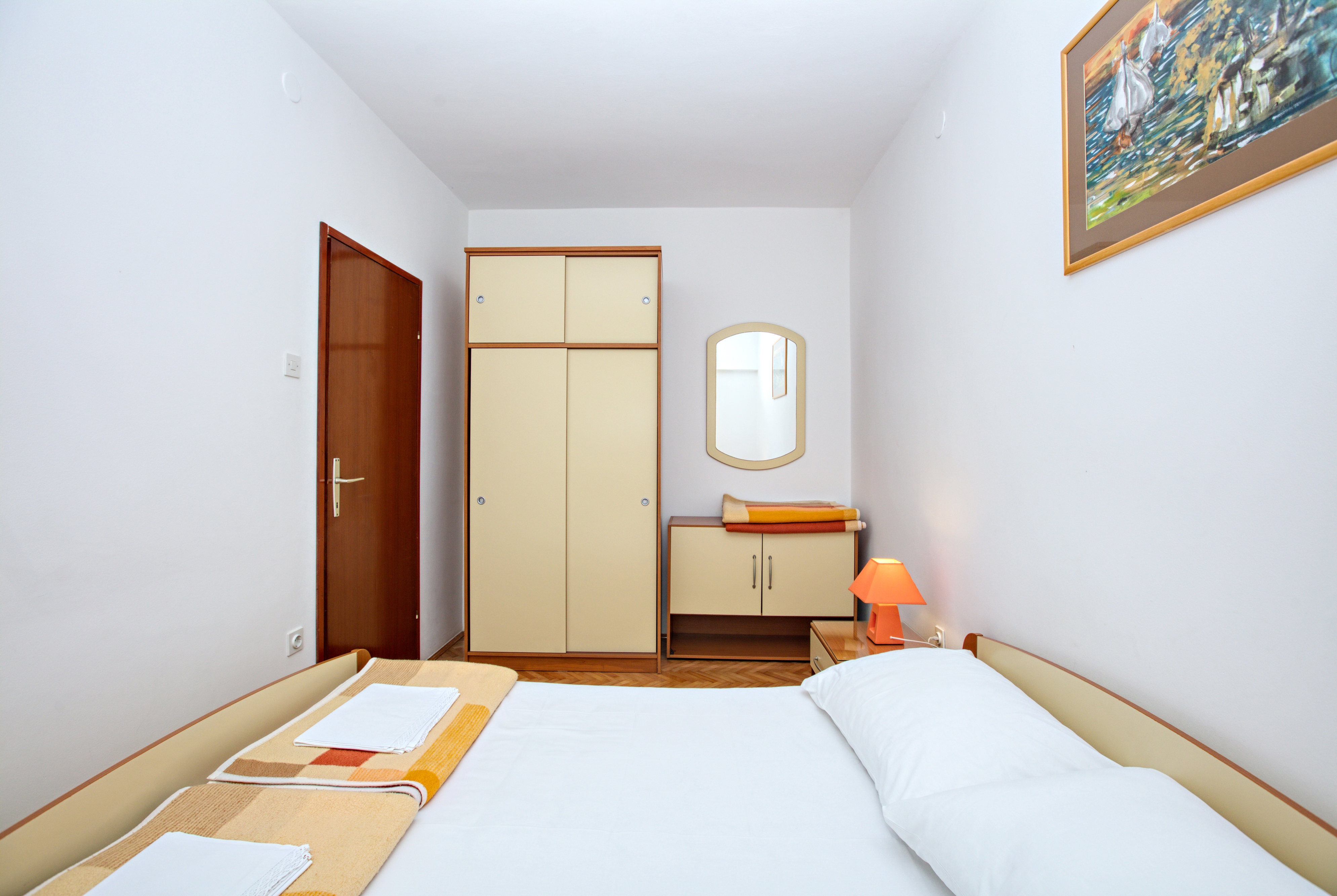 Two bedroom apartment with terrace Murter  A-d