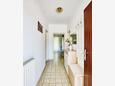 Murter, Hallway in the apartment, (pet friendly) and WiFi.