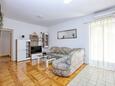 Living room Murter, Living room in the apartment, air condition available, (pet friendly) and WiFi.
