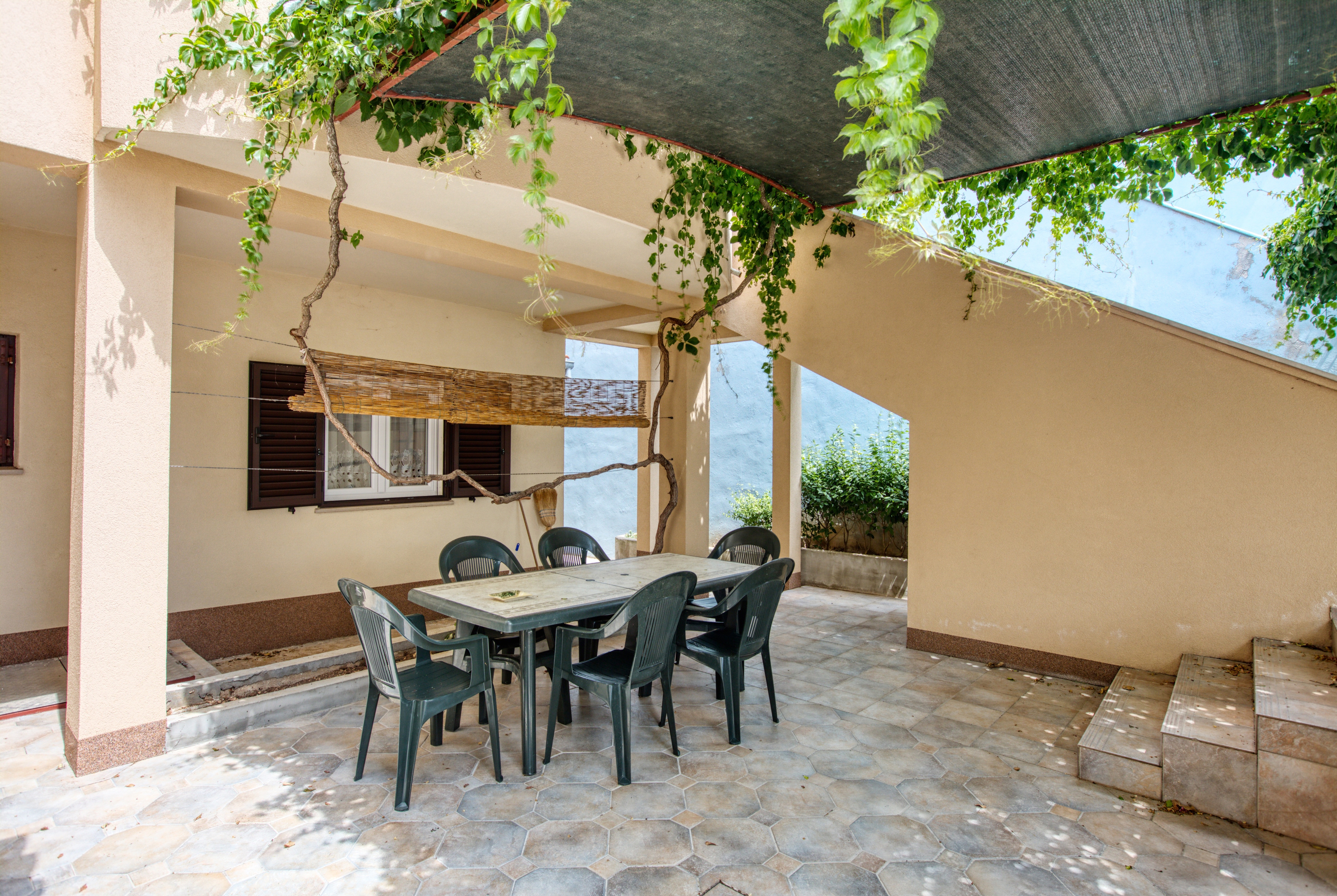 Two bedroom apartment with terrace Murter  A-d