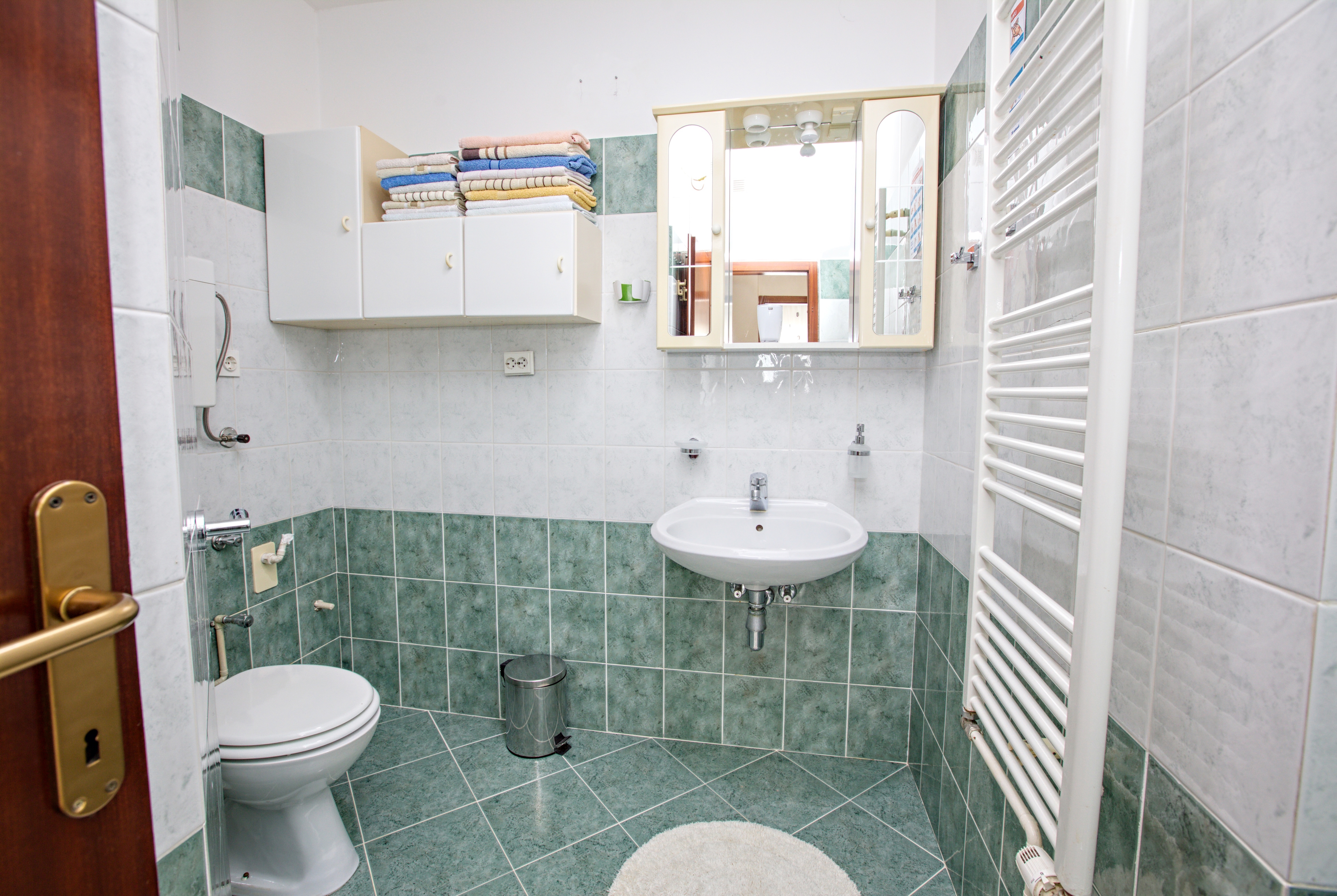 Three bedroom apartment with terrace and sea view Murter  A-e