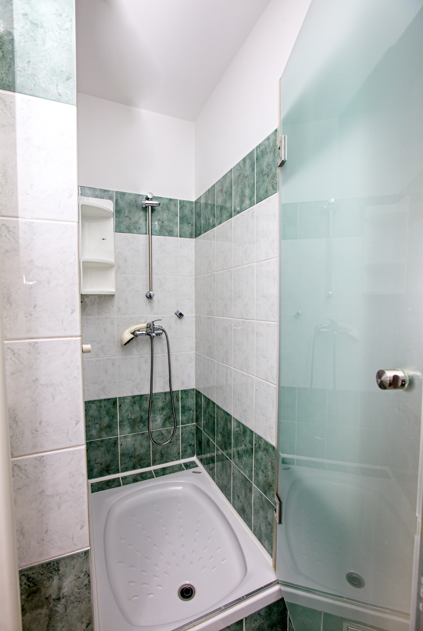 Three bedroom apartment with terrace and sea view Murter  A-e
