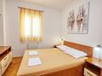 Ložnice 1 Murter, Ložnice 1 v ubytování typu apartment, domácí mazlíčci povoleni a WiFi.