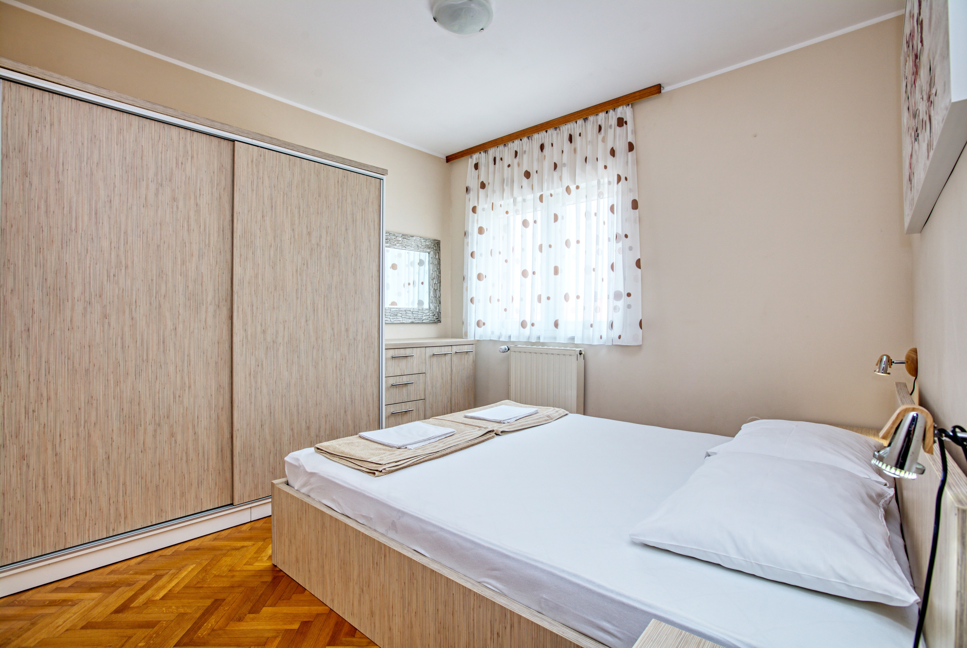 Three bedroom apartment with terrace and sea view Murter  A-e